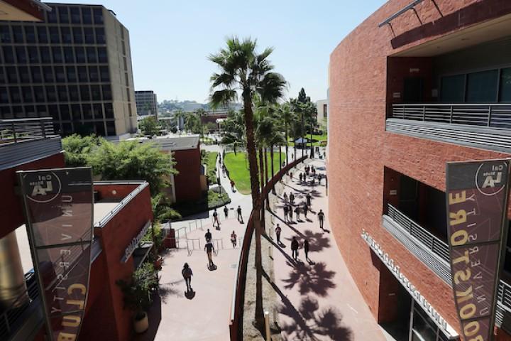 cal state la campus outdoor walkway